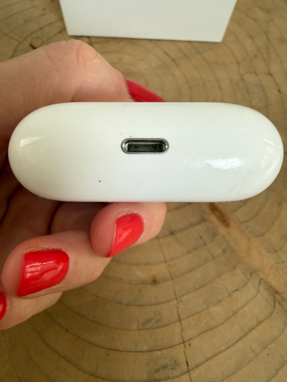 Apple AirPods Pro (1st Gen) Wireless Charging Case White Authentic A2083 A2084 - Picture 8 of 16